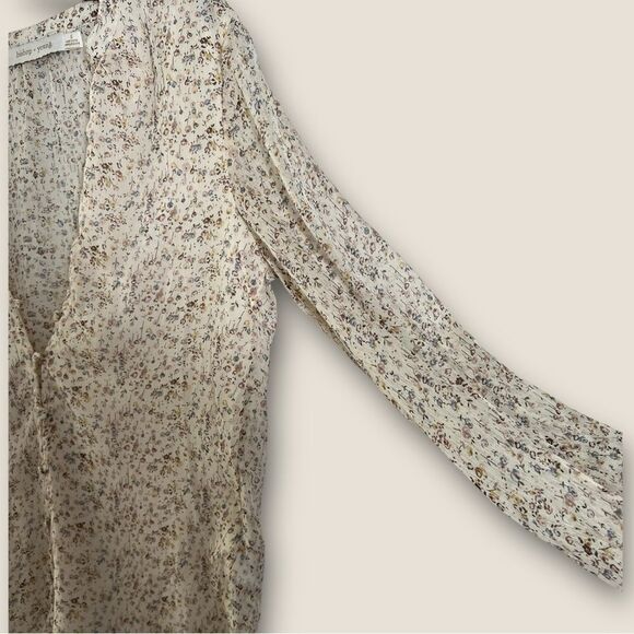 Long sleeve button up blouse size S, floral design, NWOT - Picture 9 of 11